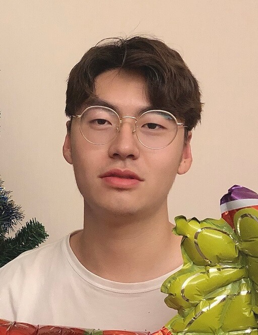 Zitong Zhang's headshot